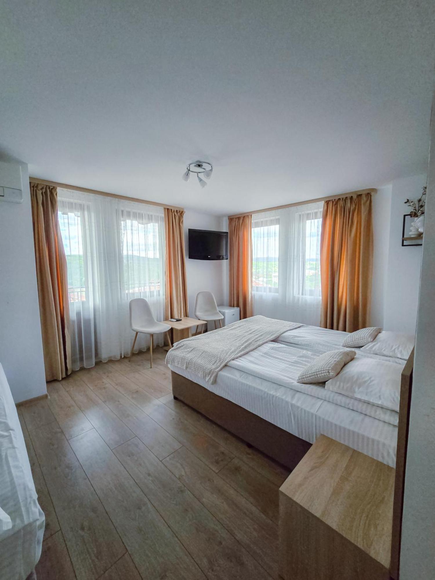 Family Hotel "Slavianska Dusha" Veliko Tŭrnovo Exterior foto